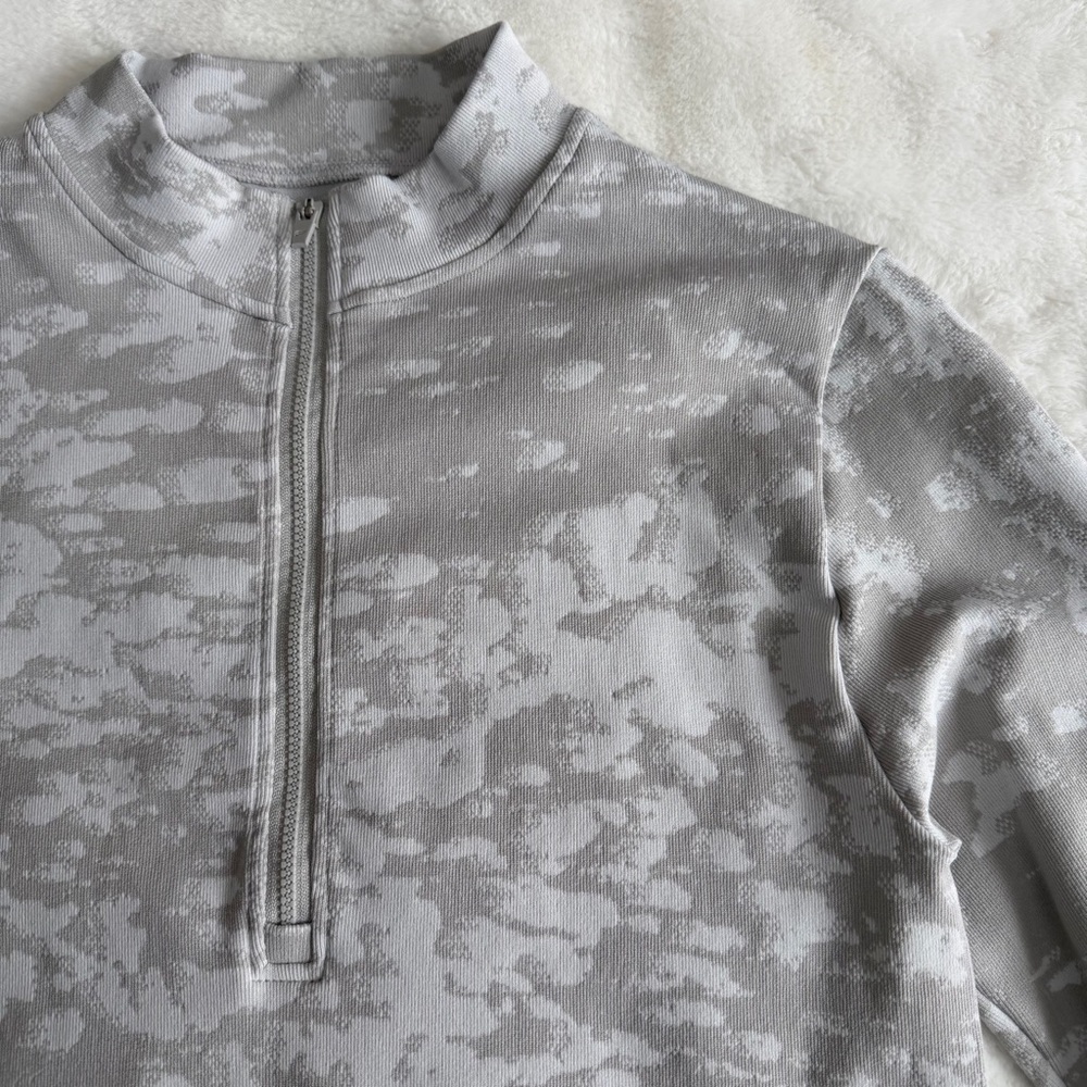 Fabletics Mist Seamless Half Zip Size Medium - image 5